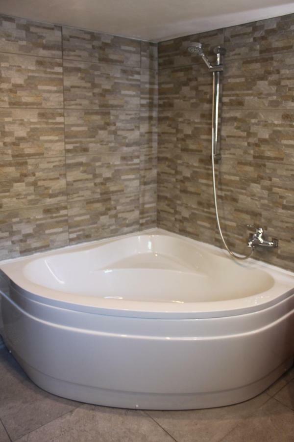 Vacabruz Apartment Besano ภายนอก รูปภาพ